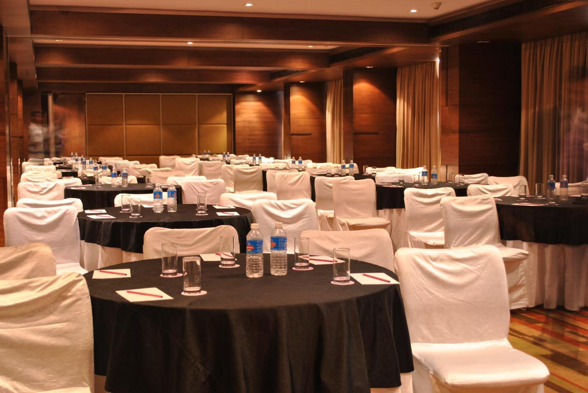Four Points By Sheraton Ahmedabad Eksteriør bilde